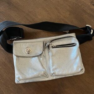 Roots Fannypack